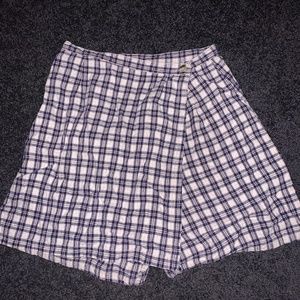 Public clothing co. Size 8 high rise plaid skort.